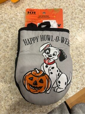 Disney 2-“Happy Howl-O-Ween" 101 Dalmatians Oven Mitt